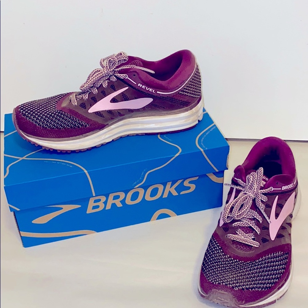 Brooks REVEL running sneaker